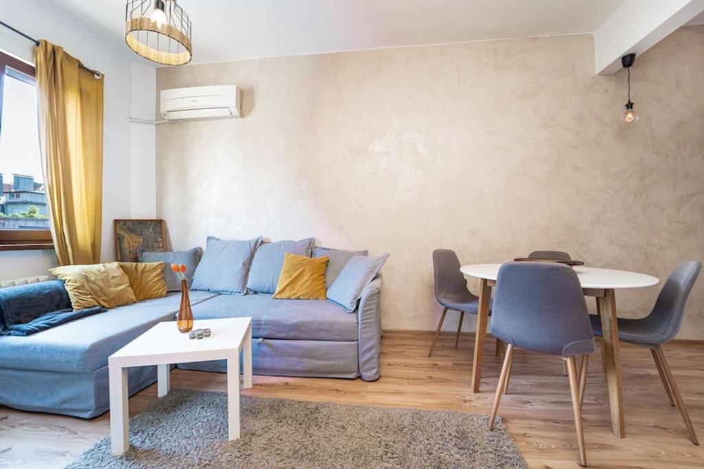 Central Apartment 2Bd Next To Vitosha Bul. Sofia Bagian luar foto