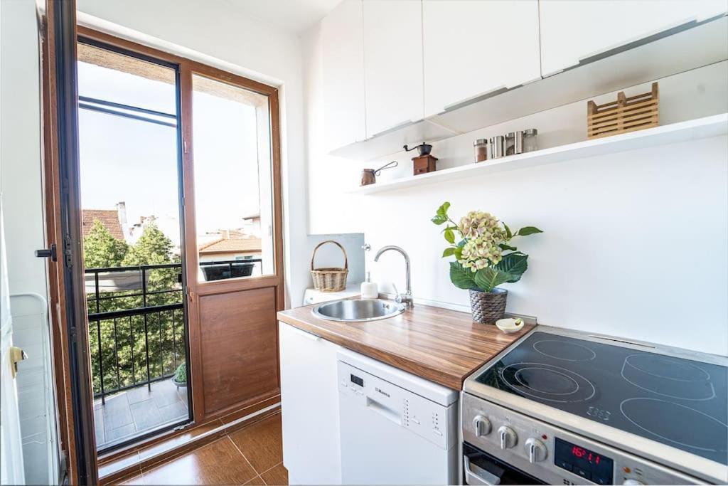 Central Apartment 2Bd Next To Vitosha Bul. Sofia Bagian luar foto